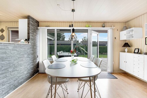 Nice cottage in quiet surroundings near the beach