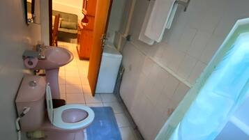 Serviettes fournies, savon, papier toilette