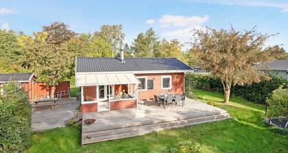 Cozy cottage at Tuse Næs in Holbæk