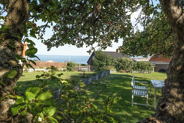 Property grounds - Holiday apartment at Årsdale Solgaarden 6 (Svaneke)