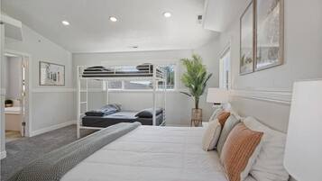 7 bedrooms, WiFi, bed sheets