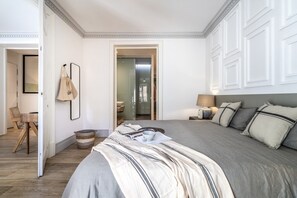 2 Schlafzimmer, Schreibtisch, Bügeleisen/Bügelbrett, WLAN