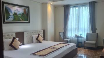 Cofres nos quartos, escrivaninha, cortinas blackout, Wi-Fi de cortesia