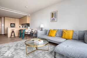 TV, stereo - Hip Shoreditch 1BR w/ Security Concierge, nr Bars & Shops, by Blueground (London)