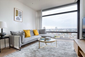 TV, stereo - Hip Shoreditch 1BR w/ Security Concierge, nr Bars & Shops, by Blueground (London)