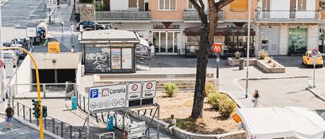 المنطقة المحيطة بالمنشأة