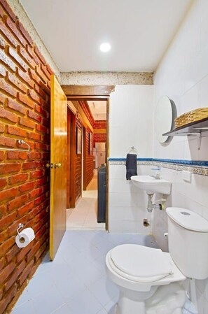 Dusche, Handtücher, Seife, Toilettenpapier