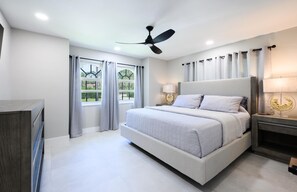 4 chambres, bureau, fer et planche à repasser, lit parapluie