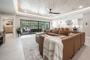 Smart TV - Beautiful resort castle in Naples, Florida (Naples)