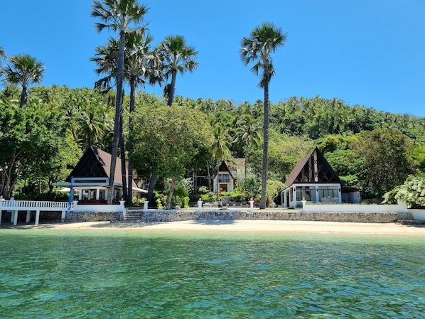 プライベートビーチ、白砂、ビーチタオル、スキューバダイビング