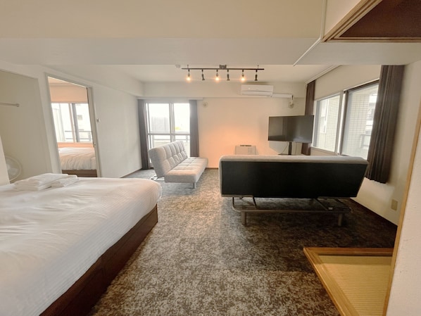 1 bedroom, bed sheets