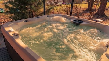 Tina de hidromasaje al aire libre