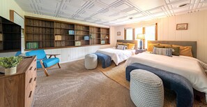 6 bedrooms, desk, iron/ironing board, travel cot