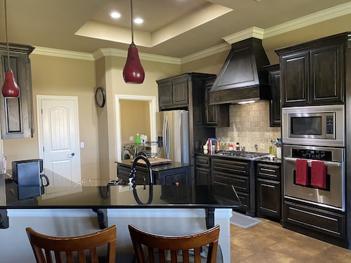 Comfortable Homestay Near Will Rogers Airport