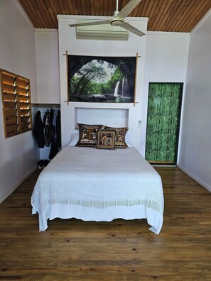 2 bedrooms, bed sheets