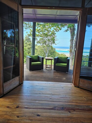 Private Cool Tropical Rain forest Hide away 5 min walk to the beach and resort 