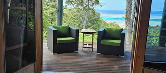 Private Cool Tropical Rain forest Hide away 5 min walk to the beach and resort 