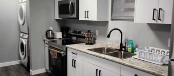 Entire 2 Bedrooms Basement Suite. Close to Airport and Parks