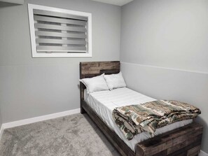 2 bedrooms, iron/ironing board, free WiFi, bed sheets