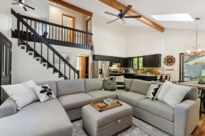 تلفزيون ذكي، مدفأة، ألعاب فيديو