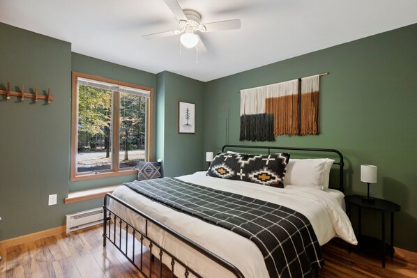 3 عدّة غرف نوم وسرير سفر وواي فاي وملاءات أسرّة