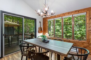 Dining - Pocono Base Camp - GOLF CART AVAILABLE to ride to 2 lakes, 3 beaches, & 4 pools (Pocono Lake)