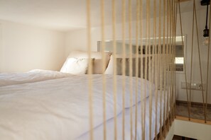 1 bedroom, free WiFi, bed sheets - Holiday Home 'Tiny House Raum Käpsele' with Private Terrace, Wi-Fi and Air Conditioning (Laichingen)