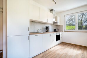 Fridge, oven, stovetop, dishwasher - Ferienwohnung Rosalinde, 72qm, 2 Schlafzimmer, max. 4 Personen (Oberkirch)