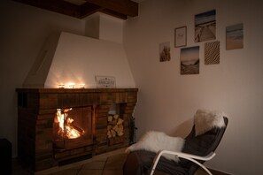 Interior - Vacation Home "Ostseeglück" with Private Terrace, Private Garden & Wi-Fi (Neukirchen)