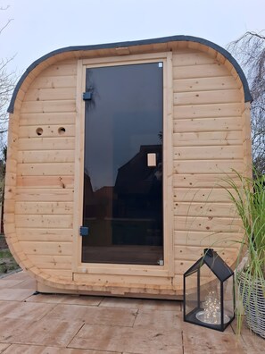 Exterior detail - Vacation Home "Ostseeglück" with Private Terrace, Private Garden & Wi-Fi (Neukirchen)