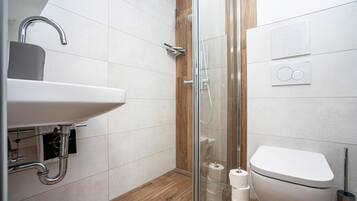 Dusch, hårtork och handdukar