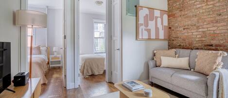 2 chambres, fer et planche à repasser, Wi-Fi, draps fournis