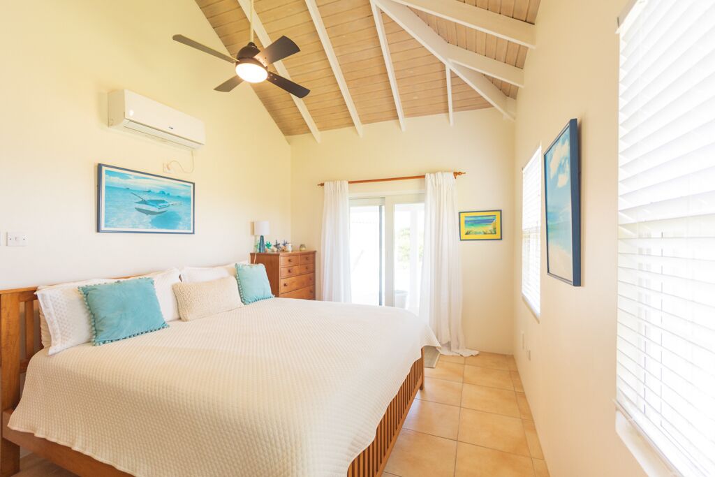 4 habitaciones, tabla de planchar con plancha, wifi y ropa de cama 