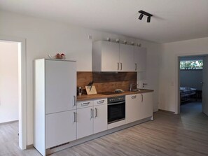 Fridge, oven, stovetop, dishwasher - Apartment 'Fewo New Oberdorf' with Wi-Fi (Achern-Fautenbach)