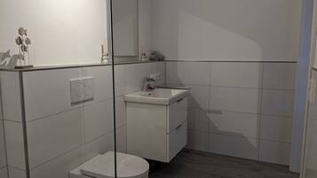 Shower, free toiletries, hair dryer, towels