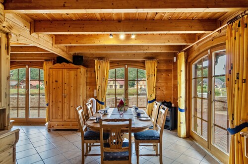 Ferienhaus 'Das Alpenhaus An Der Ems' mit Seeblick, privater Terrasse und WLAN