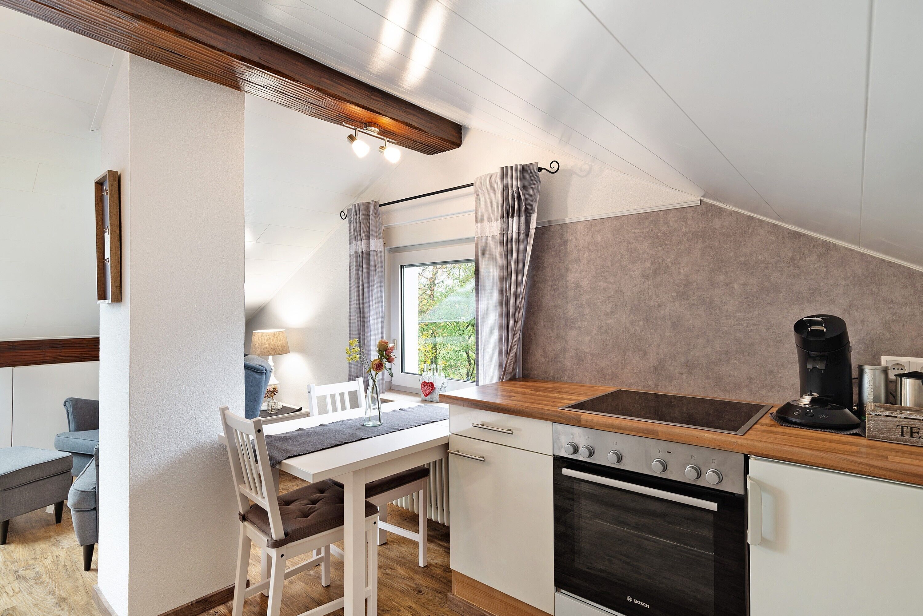 Kylskåp, ugn, spishäll och diskmaskin