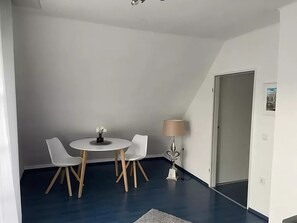 Dining - Apartment 'Room4rent' with Balcony and Wi-Fi (Lingen/ Ems)