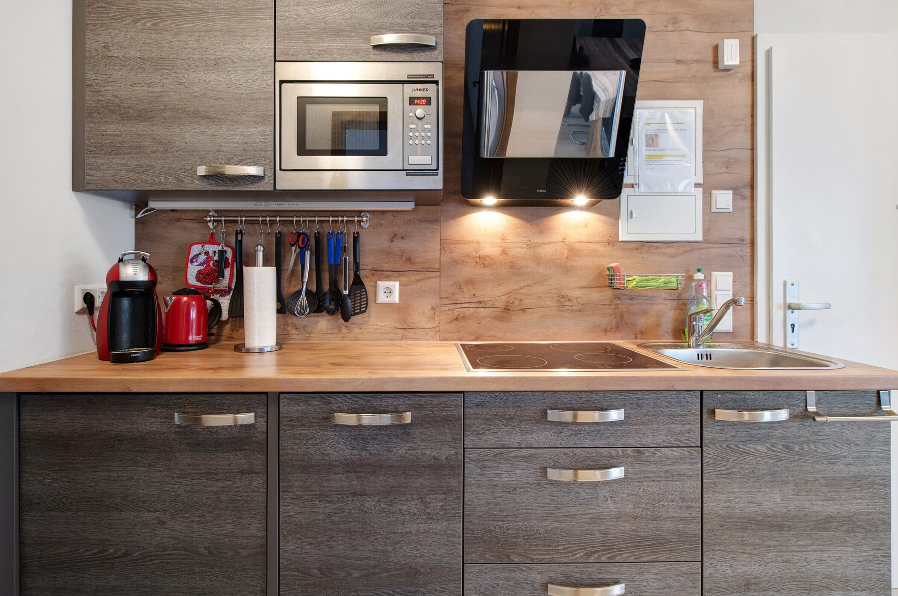 Fridge, microwave, stovetop, dishwasher