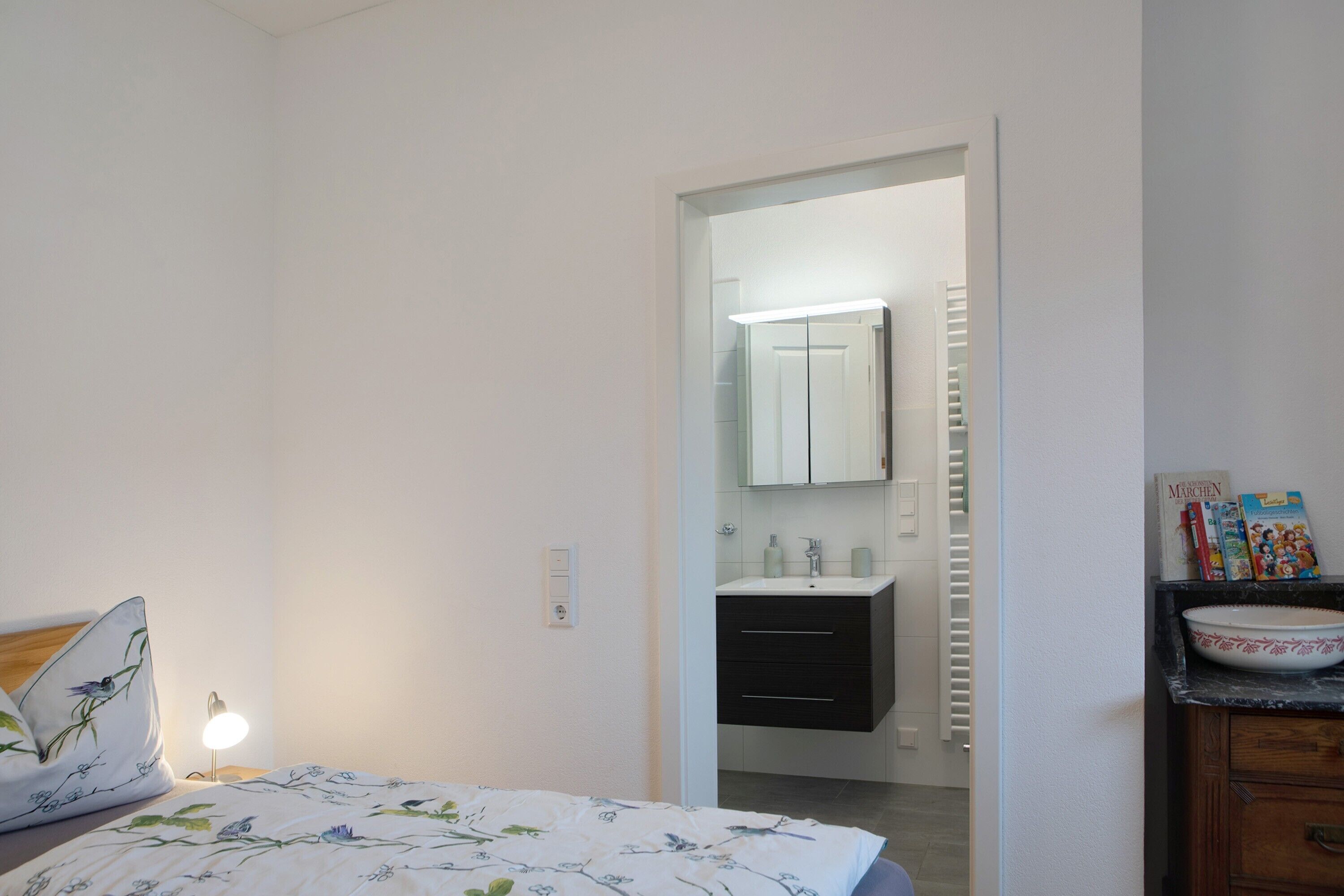 1 habitación, tabla de planchar con plancha, wifi gratis y ropa de cama 