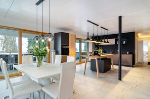 Dining - Apartment 'Turmalin' with Mountain View, Private Terrace and Wi-Fi (Überlingen)