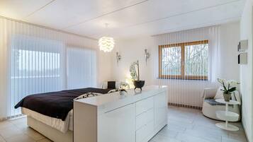 3 室のベッドルーム、アイロン / アイロン台、WiFi (無料)、ベッドシーツ