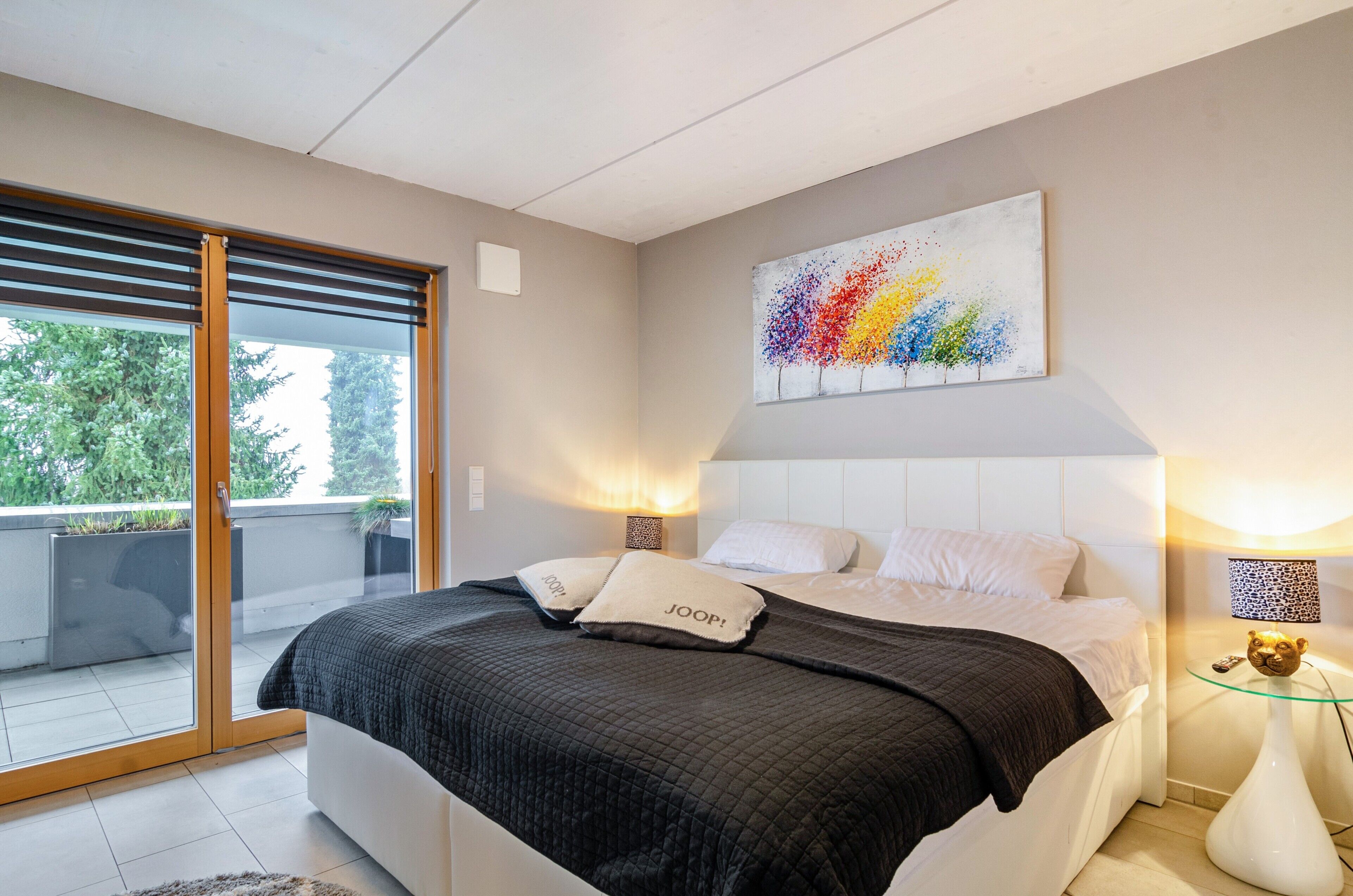 3 室のベッドルーム、アイロン / アイロン台、WiFi (無料)、ベッドシーツ