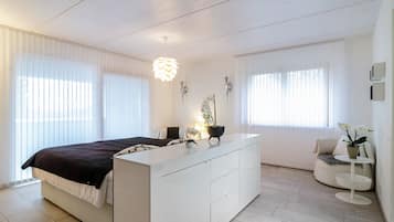 3 slaapkamers, een strijkplank/strijkijzer, gratis wifi, beddengoed