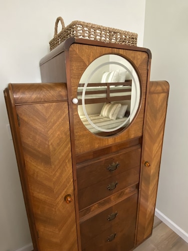 Bright carriage house steps from rail trail and river & 45 minutes to Penn State