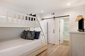 2 slaapkamers, een strijkplank/strijkijzer, wifi, beddengoed