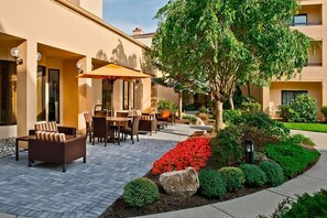 Outdoor dining - Discover the Best of Whippany and Hanover in Comfort! Family Friendly Property (Hanover)