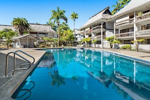 Pool - Remodeled condo in the heart of Hilo with pool, lanai & walkable location (Hilo)
