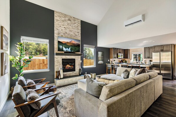 Smart TV, fireplace
