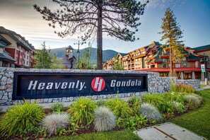 Property grounds - Serene townhome with homey ambience, lazy days on the beach, and many amenities (South Lake Tahoe)